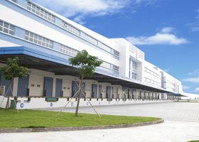 廠房工業(yè)提升門廠家,如何預(yù)防空氣當(dāng)中病毒的濃度？【廣州奇翔】