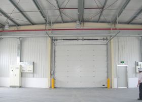 河南工業(yè)提升門廠家,客戶值得信賴的企業(yè)！【廣州奇翔】