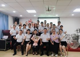 工業(yè)快速門廠家-廣州奇翔！進(jìn)行專業(yè)知識(shí)的培訓(xùn)！